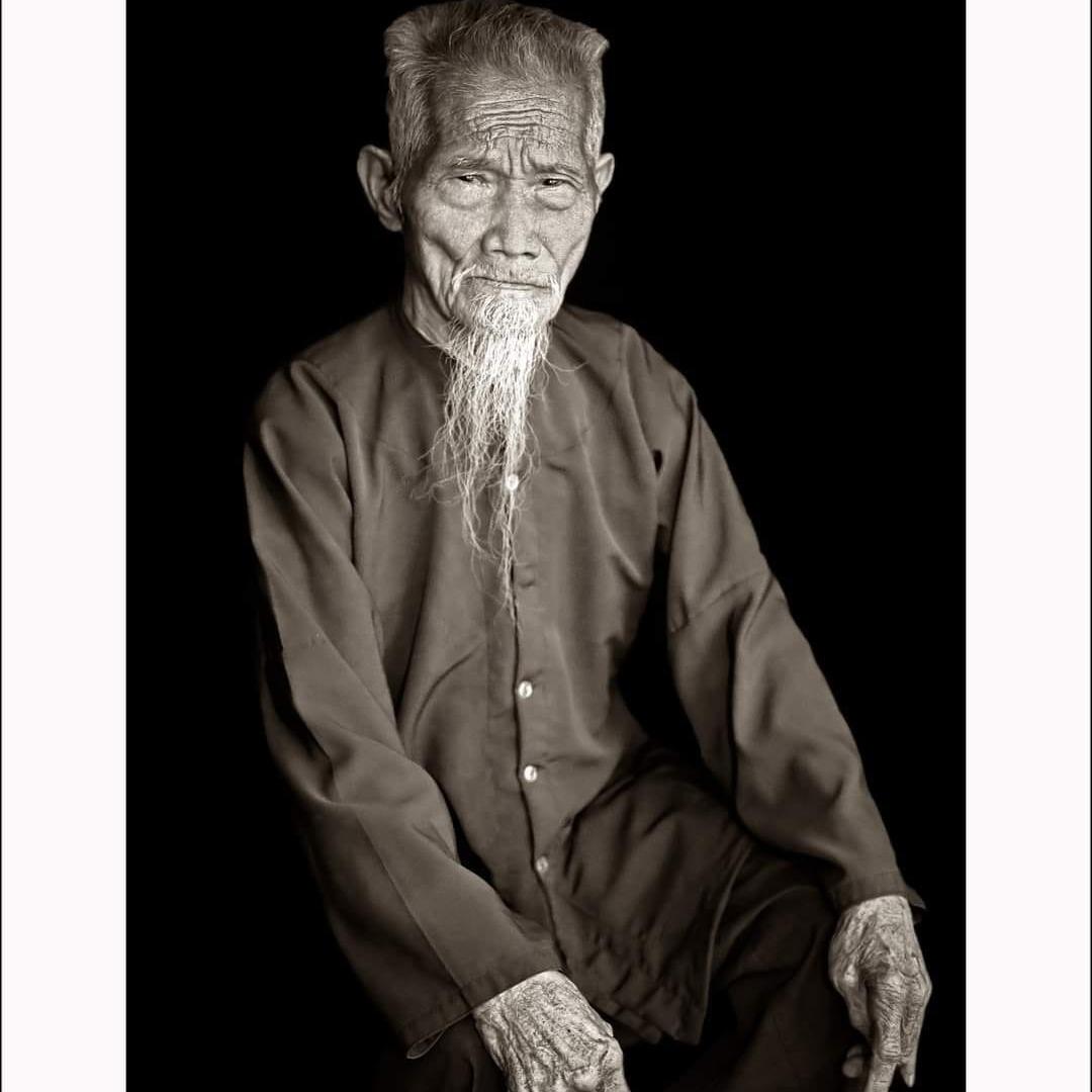 An Unforgettable Encounter: A Portrait of an Elder in the Vietnamese Countryside